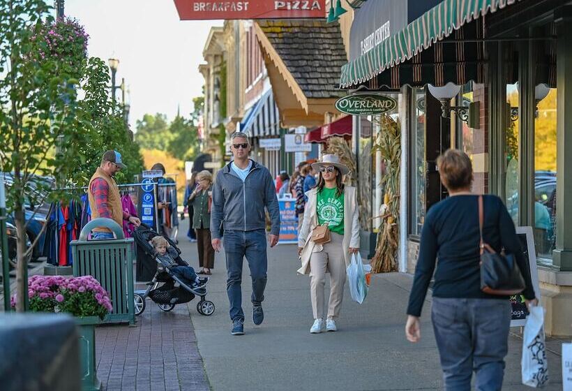 בית מלון כפרי Harbor Shores On Lake Geneva