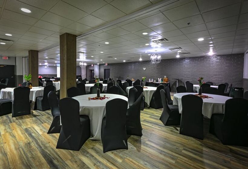 هتل Harbor Shores On Lake Geneva