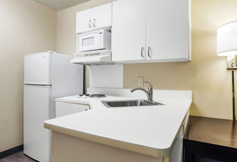 בית מלון כפרי Home 1 Suites Extended Stay