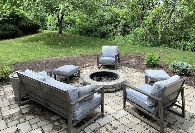 فندق Hometowne Studios By Red Roof East Lansing Okemos