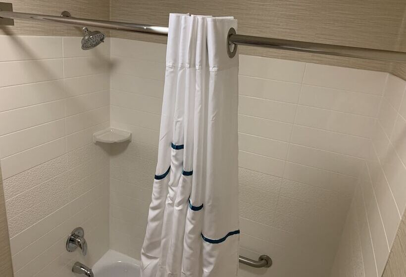 فندق Hometowne Studios By Red Roof East Lansing Okemos