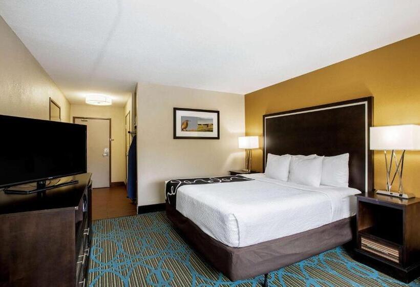 هتل La Quinta By Wyndham Emporia