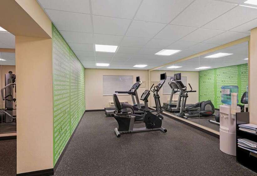 هتل La Quinta By Wyndham Knoxville Airport