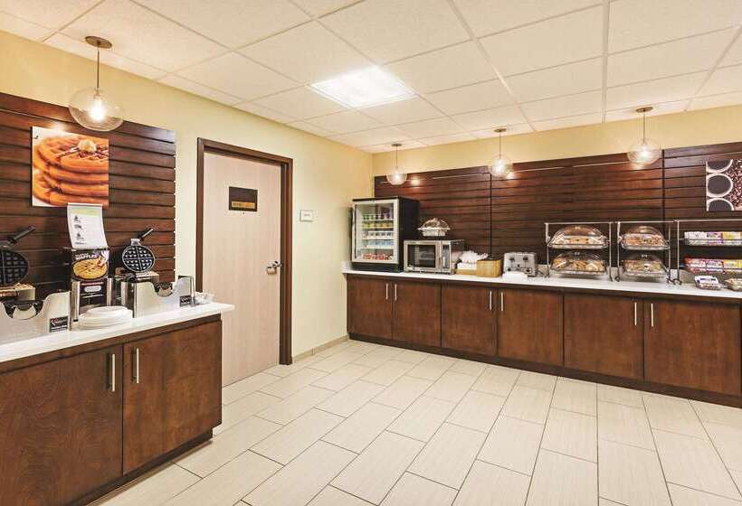 هتل La Quinta By Wyndham Knoxville Airport