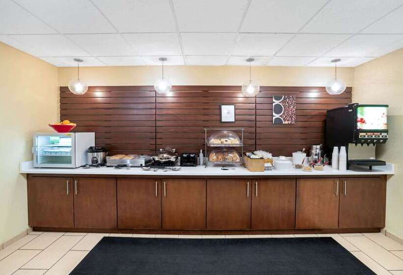 هتل La Quinta By Wyndham Knoxville Airport