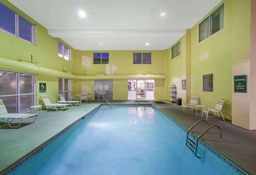 هتل La Quinta By Wyndham Knoxville Airport