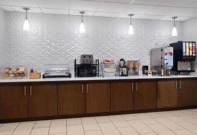 هتل La Quinta By Wyndham Knoxville Airport