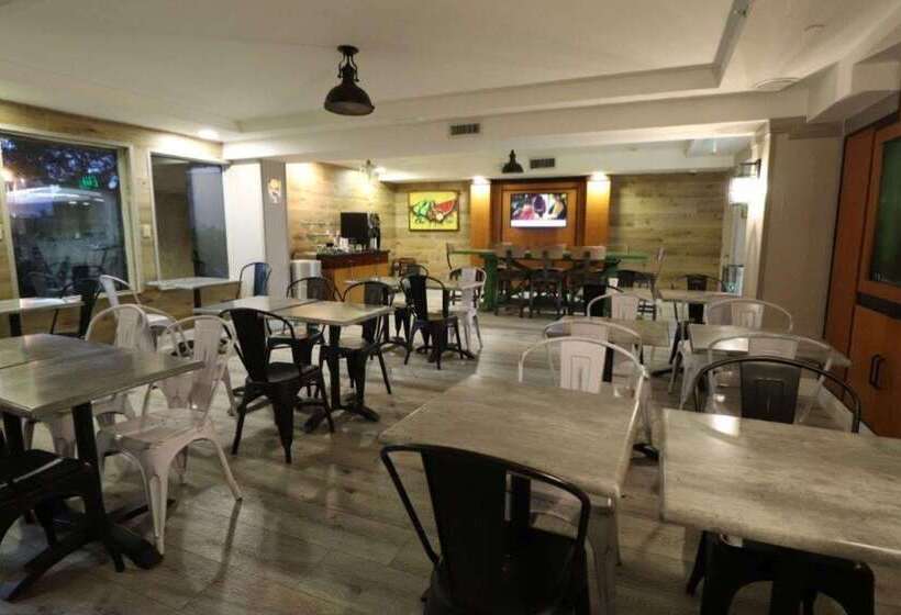 هتل Quality Inn Miami Airport  Doral