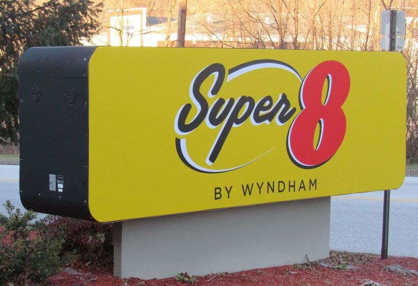 هتل Super 8 By Wyndham New Cumberland