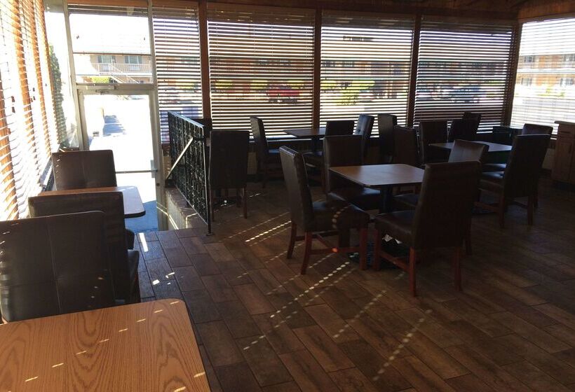 منتجع Travelodge By Wyndham Hawthorne