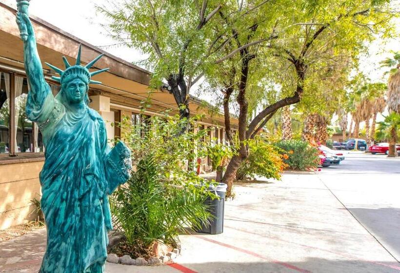 مُتل Las Vegas Oasis