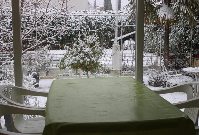 Pensión Residencial Playa Lisa