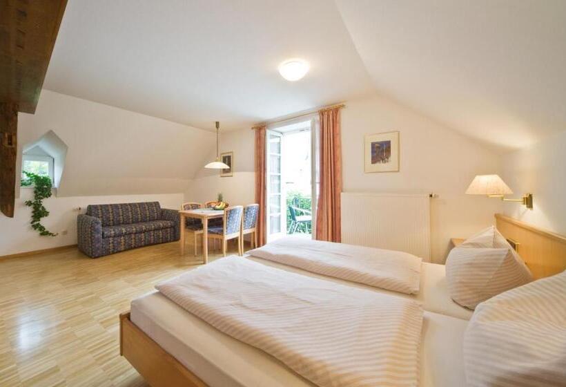 ペンション Warsberger Weinhof   Hotel & Weinwirtschaft