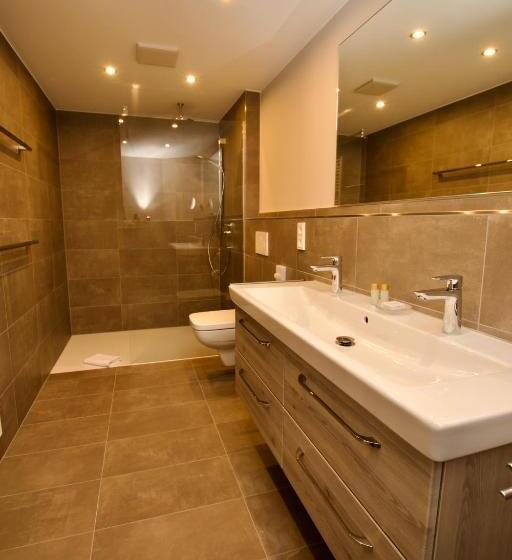 ペンション Warsberger Weinhof   Hotel & Weinwirtschaft