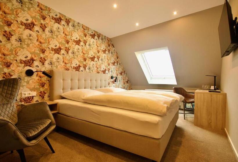 ペンション Warsberger Weinhof   Hotel & Weinwirtschaft