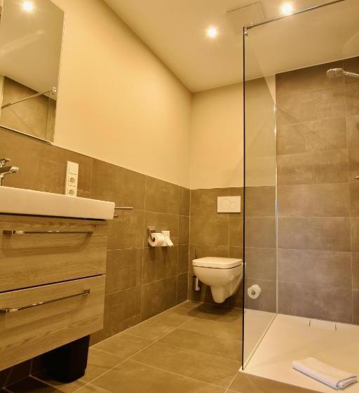 ペンション Warsberger Weinhof   Hotel & Weinwirtschaft