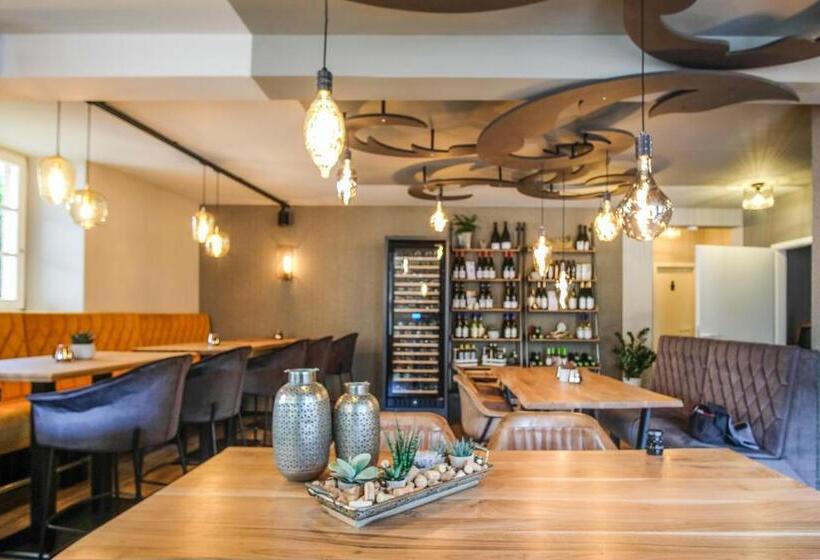 ペンション Warsberger Weinhof   Hotel & Weinwirtschaft