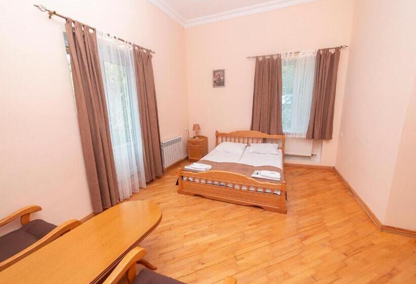 تختخواب و صبحانه Popock Dilijan 2