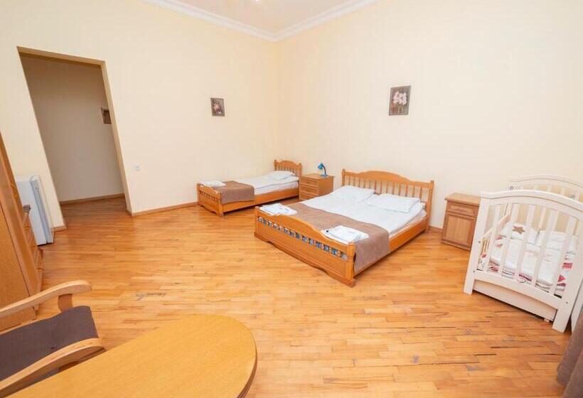 تختخواب و صبحانه Popock Dilijan 2