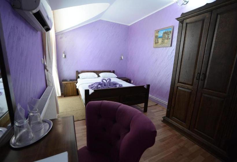 تختخواب و صبحانه Garni Hotel Kaća