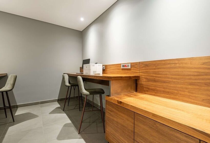 هتل Hilton Garden Inn Windhoek