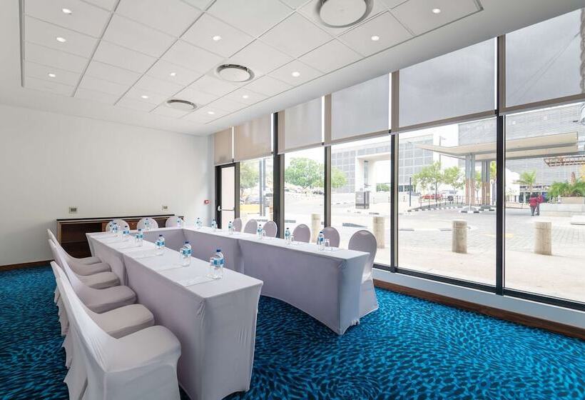 هتل Hilton Garden Inn Windhoek