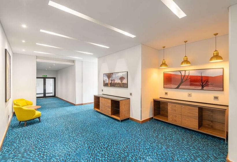 هتل Hilton Garden Inn Windhoek