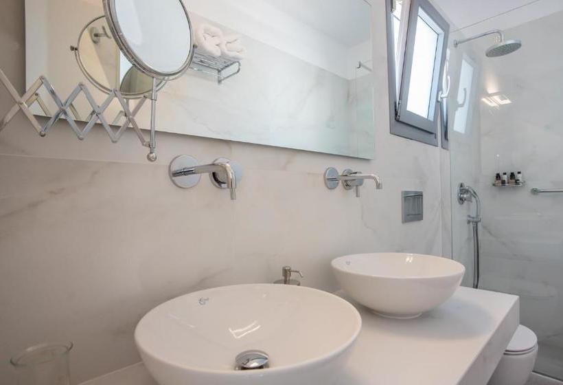 هتل Nautilus Apartments Suites