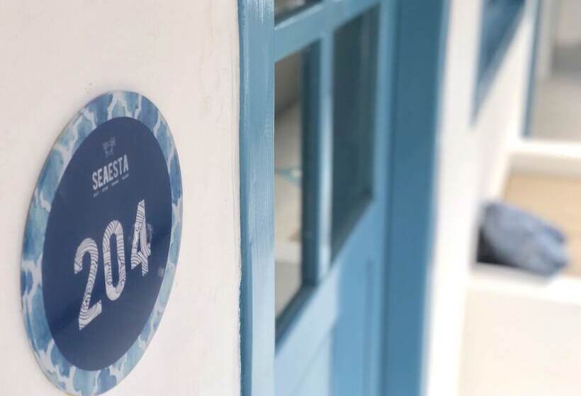 Seaesta Komodo Hostel &