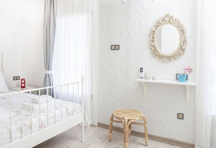 تختخواب و صبحانه Kybele Suites Alacati