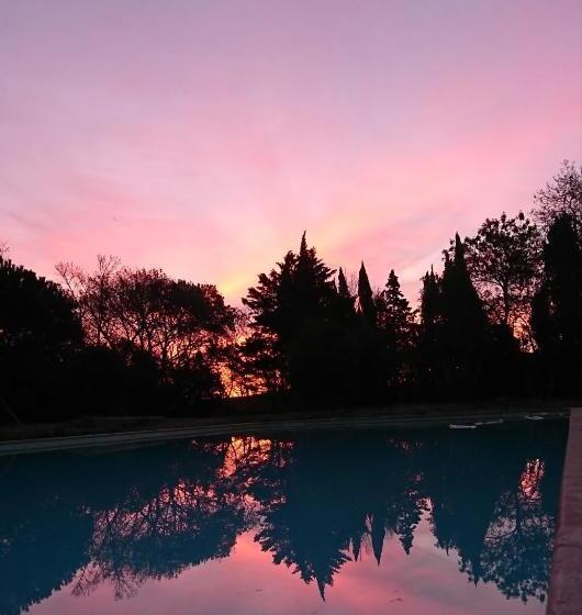 تختخواب و صبحانه Le Jardin De Lacoste