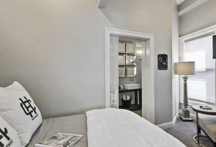 تختخواب و صبحانه The Cochrane House Luxury Historic Inn
