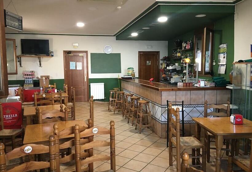 فندق Restaurante Torres De Albarracín
