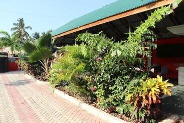 تختخواب و صبحانه Safari Lodge Kunduchi