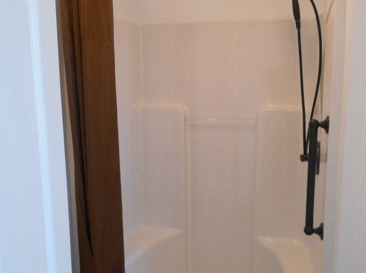 فندق على الطريق Super Saver Inn