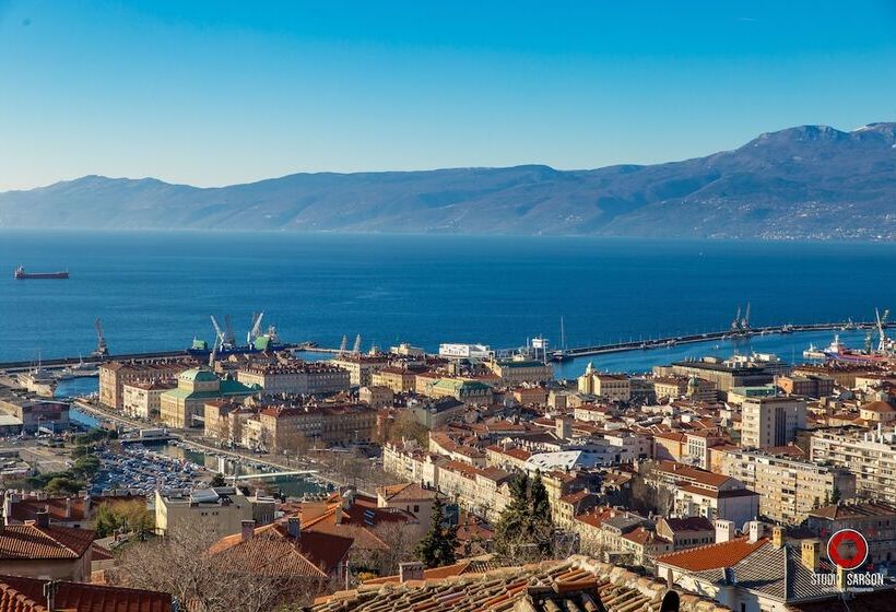 پانسیون Deluxe Ploech