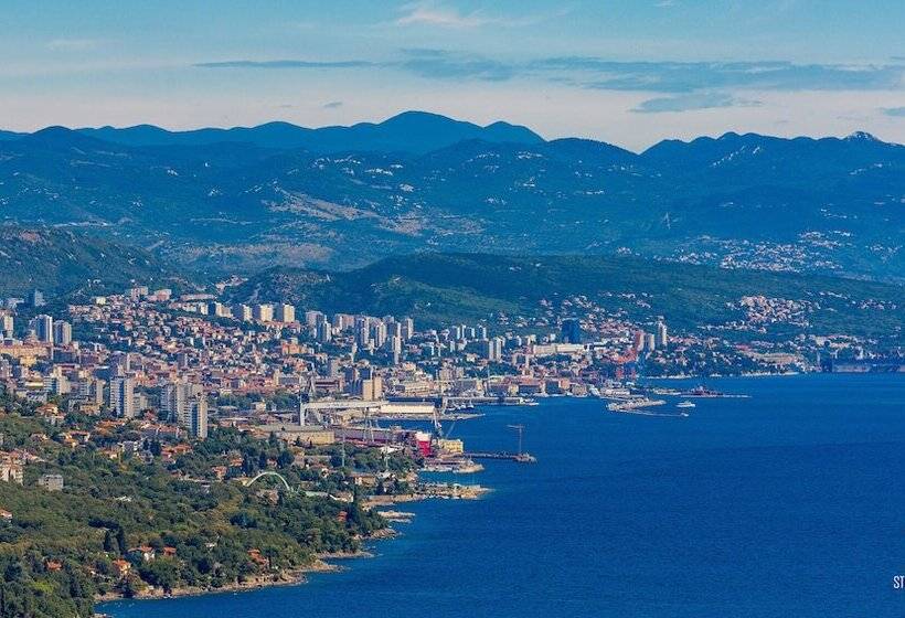 پانسیون Deluxe Ploech