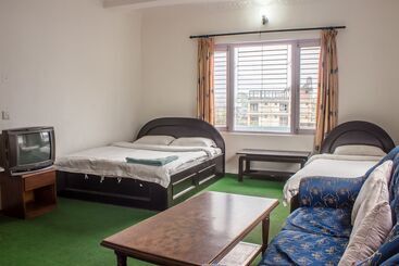 پانسیون Giri Guest House