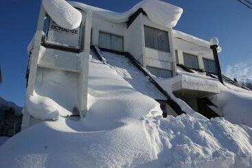 پانسیون Petit Hotel Shanze