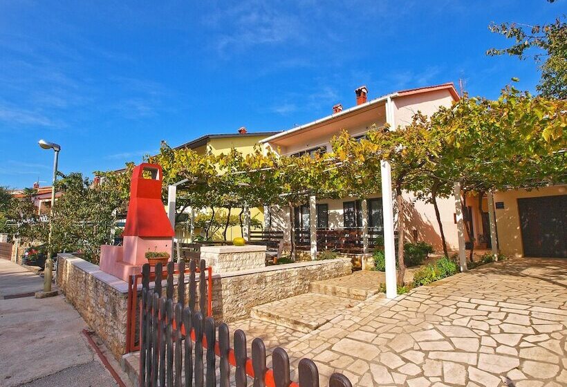 Apartments Dragica 929