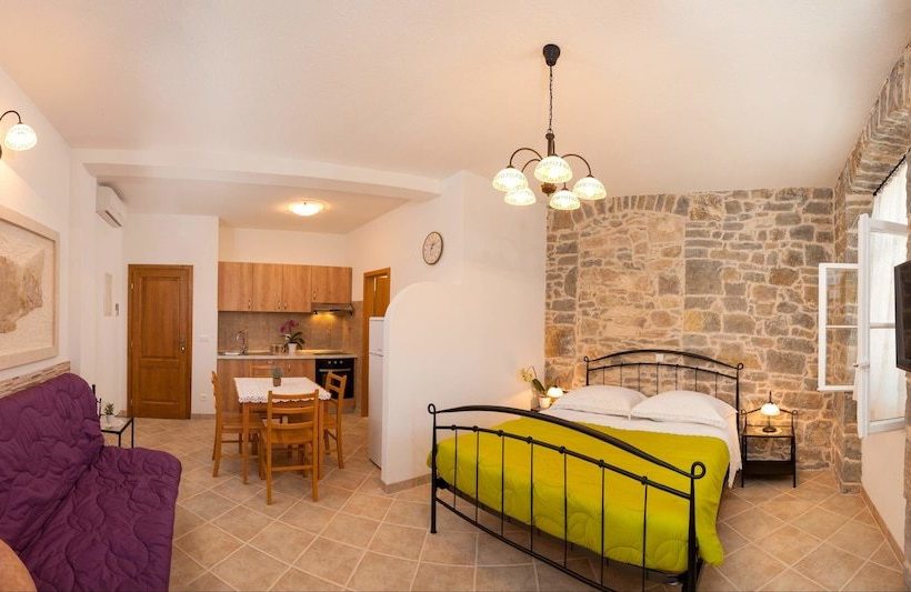 Beach Resort Apartments Podspiline