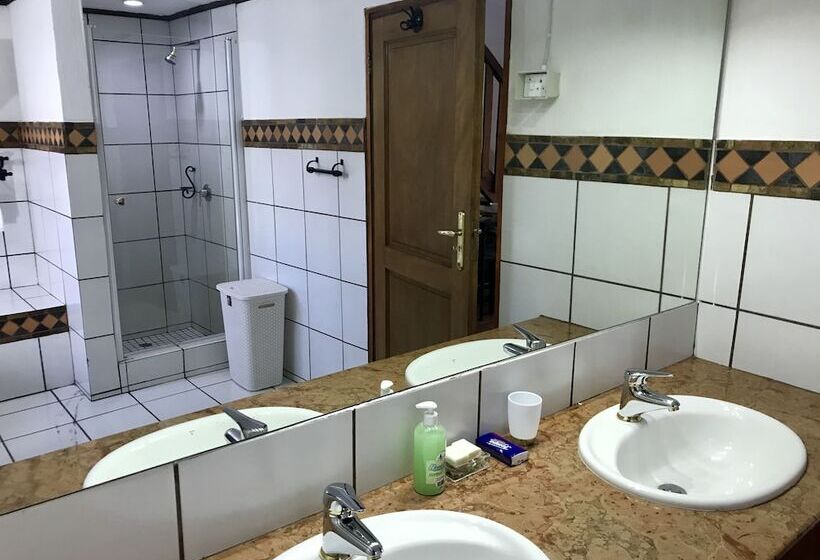 پانسیون Greenwoods Selfcatering