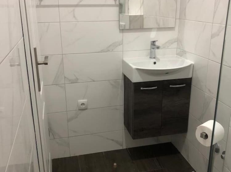 پانسیون Rooms And Apartments Emily