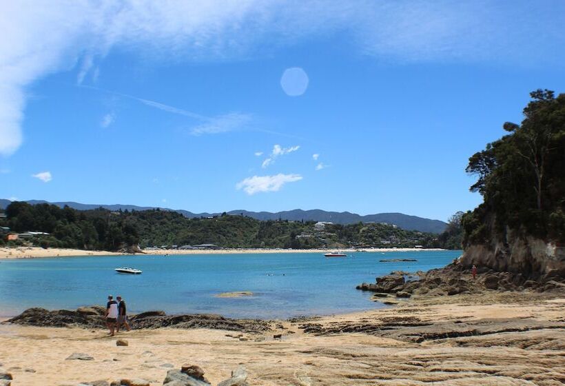 پانسیون The Beachfront Bach