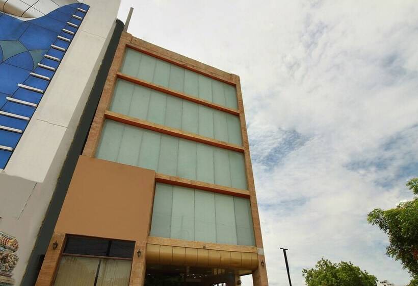 هتل Shreenithi By Oyo Rooms