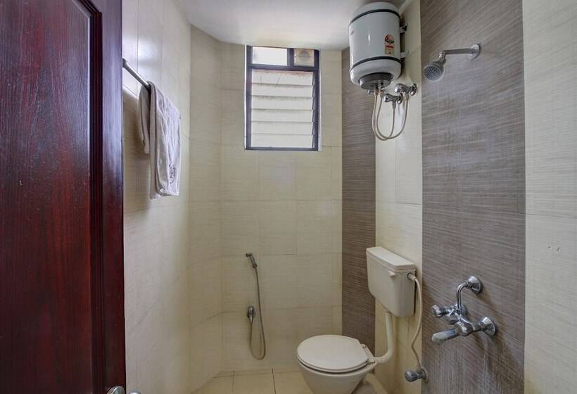 هتل Shreenithi By Oyo Rooms