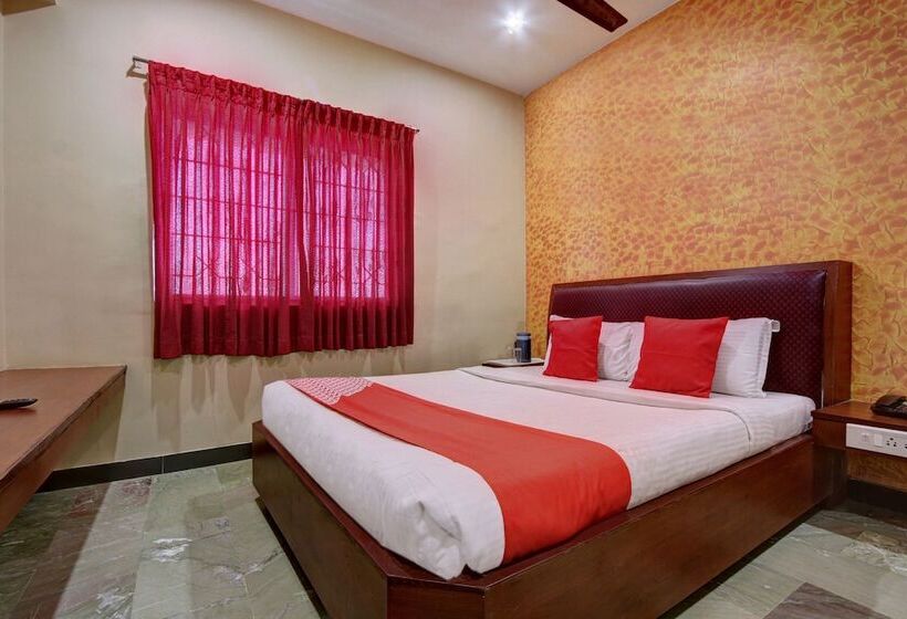 هتل Shreenithi By Oyo Rooms