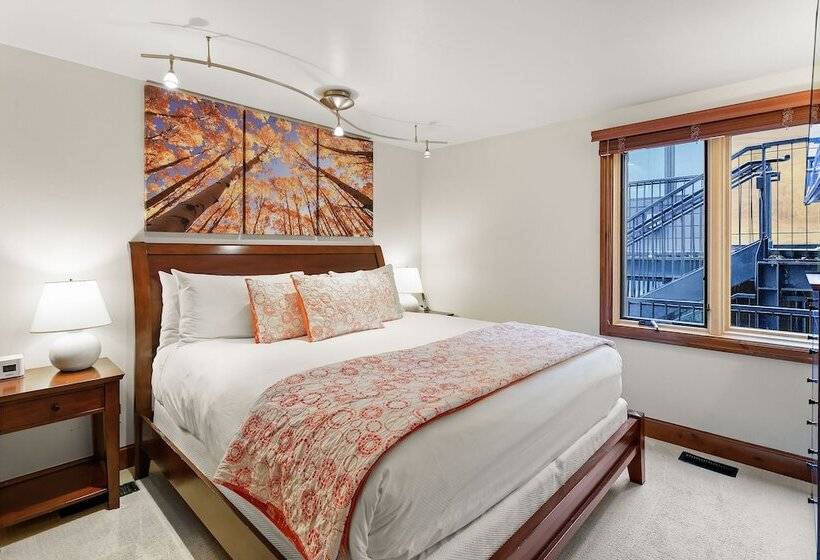 Fifth Avenue Condominiums By Frias