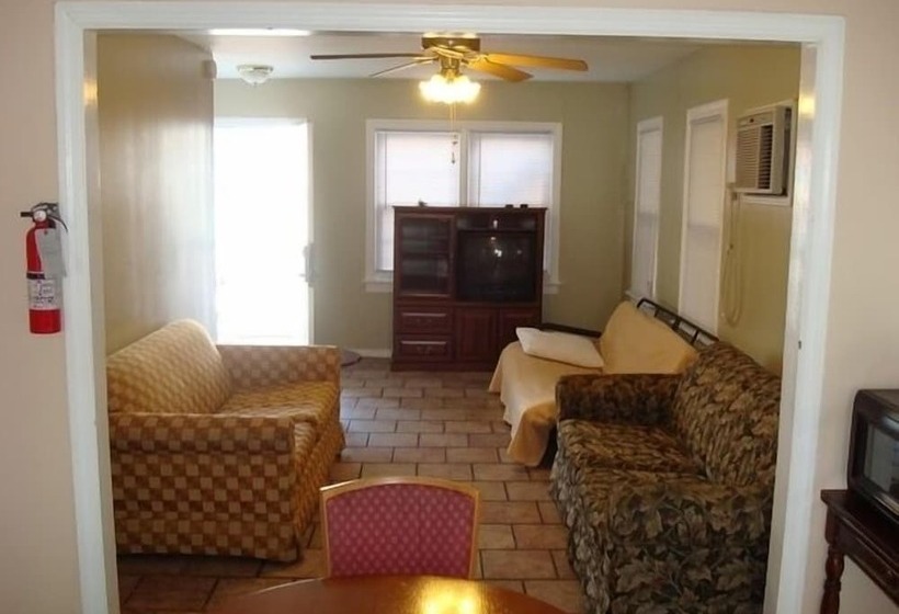 Four Winds Motel