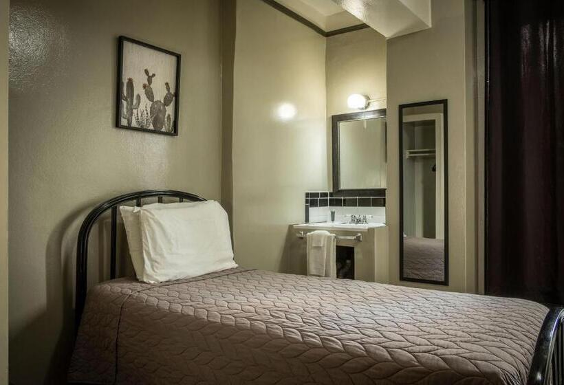 Gardner Hotel & Hostel